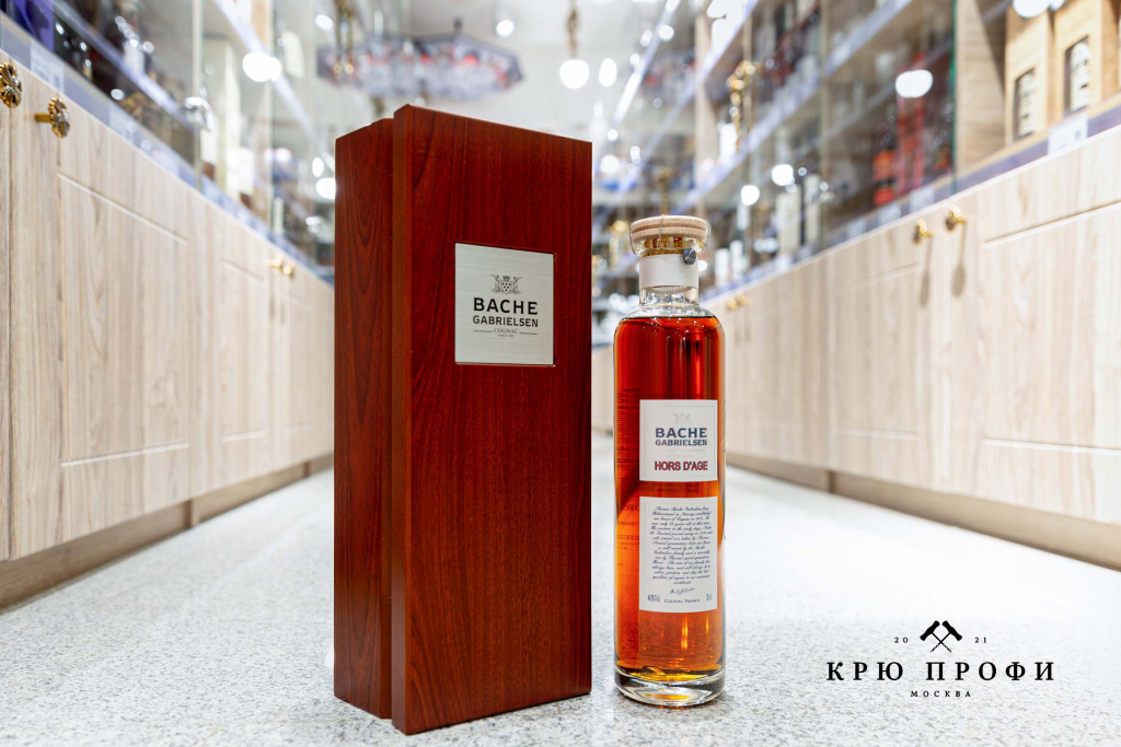 Коньяк в подарочной упаковке