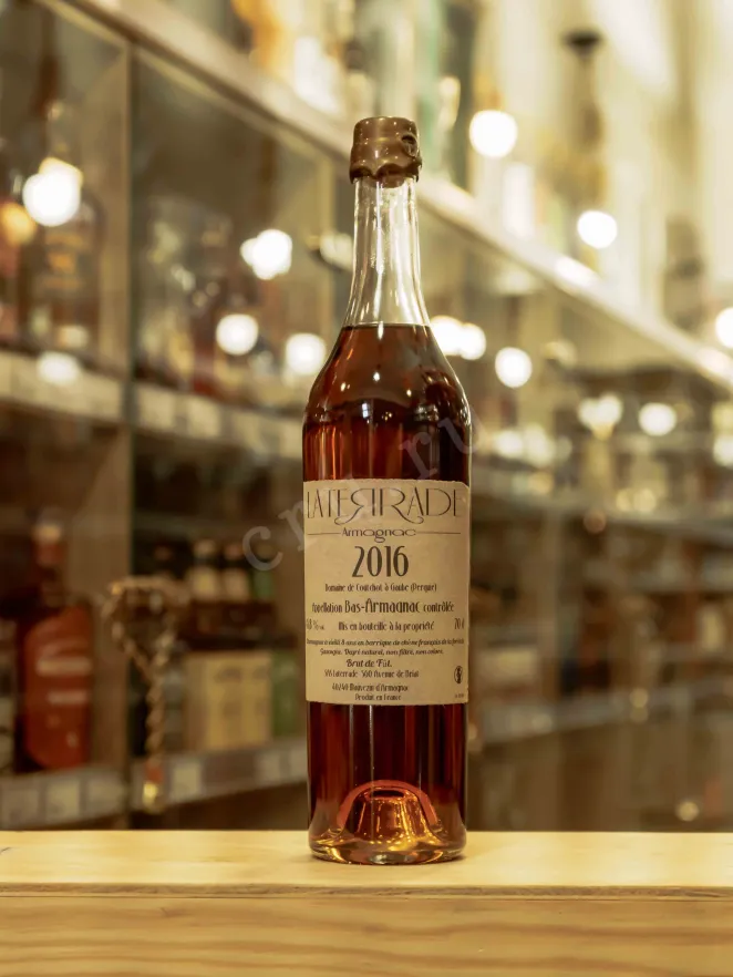 В магазине Крю Профи Laterrade Domaine de Coutchot Bas-Armagnac in wooden box 2016 0.7 л