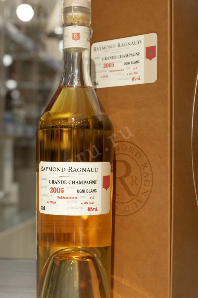 В магазине Крю Профи Raymond Ragnaud Millesime Grande Champagne in gift box 2005 0.7 л
