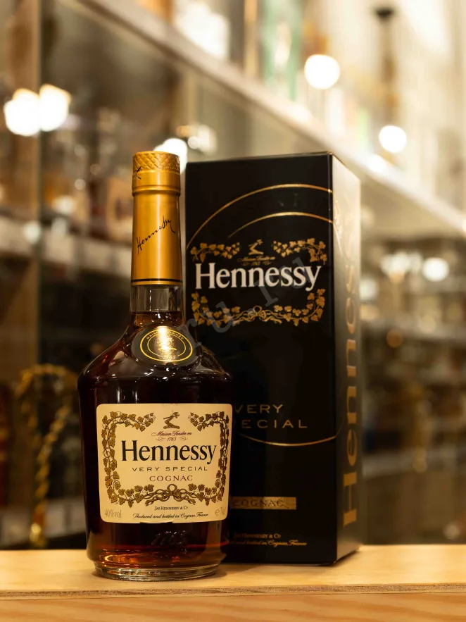 В магазине Крю Профи Hennessy VS gift box 0.7 л