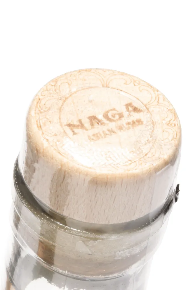 Пробка Naga Baravia Arrack Anggur Edition Red Wine Cask Finish in tube 0.7 л