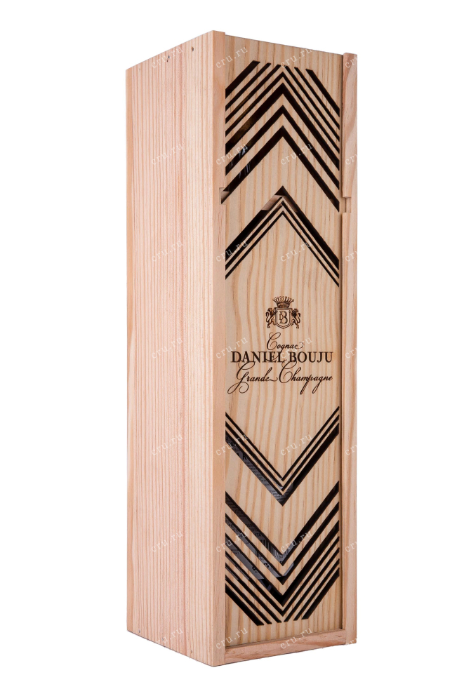 Подарочная коробка Brut de Fut Grande Champagne Daniel Bouju wooden box  1980 0.7 л
