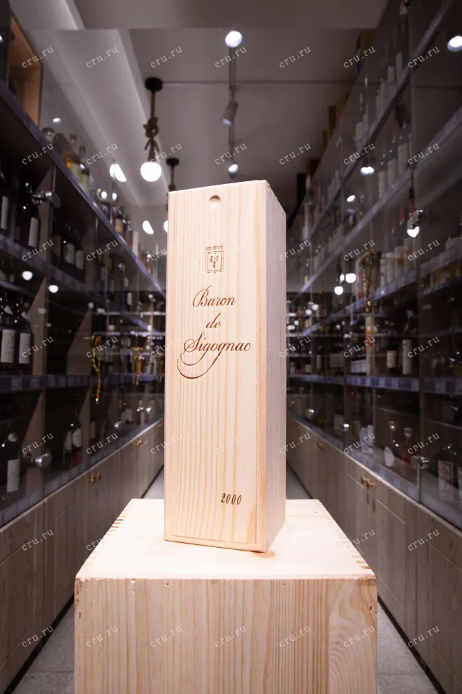 В магазине Крю Профи Baron de Sigognac wooden box 2000 0.7 л