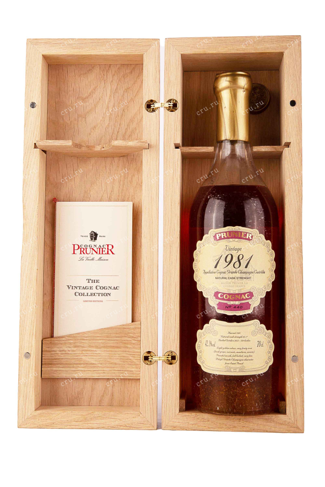 В деревянной коробке Prunier Grande Champagne 1981 0.7 л