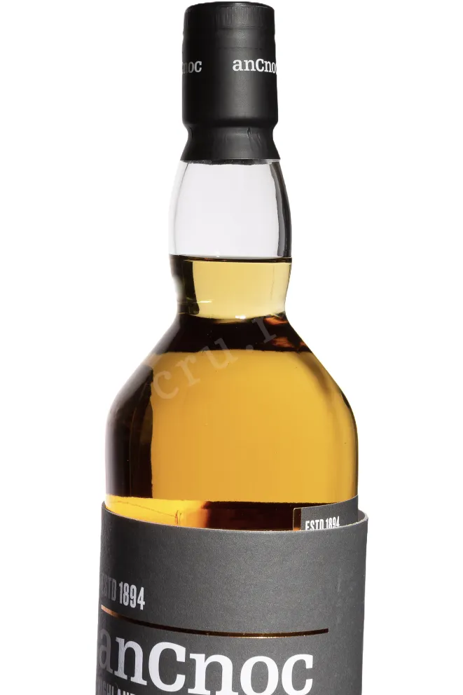 В тубе AnCnoc Peated 10 Years Old in tube 0.7 л