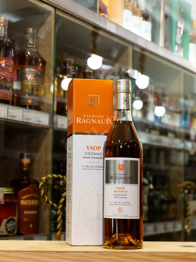 В магазине Крю Профи Raymond Ragnaud VSOP Reserve Grand Champagne 1er Cru De Cognac in gift box 0.7 л