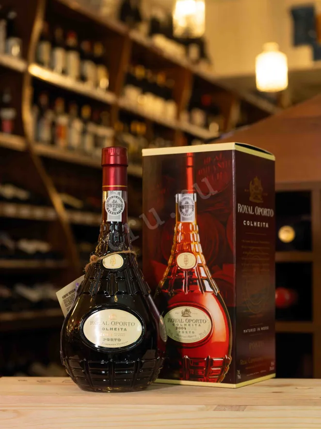 В магазине Крю Профи Royal Oporto Coheita with gift box 2004 0.75 л
