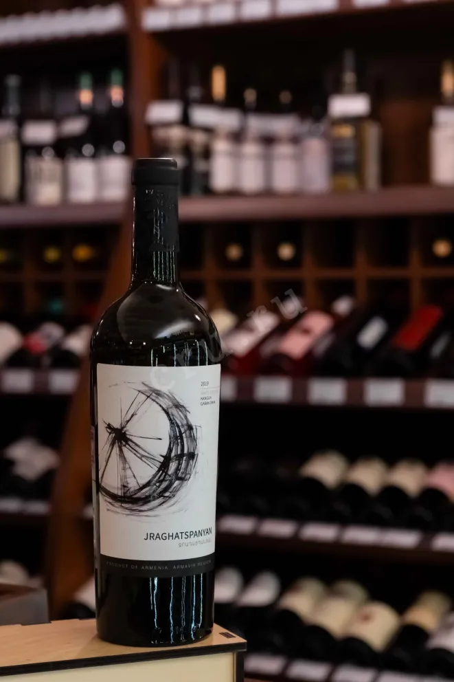 В магазине Крю Профи Jraghatspanyan white 2019 0.75 л