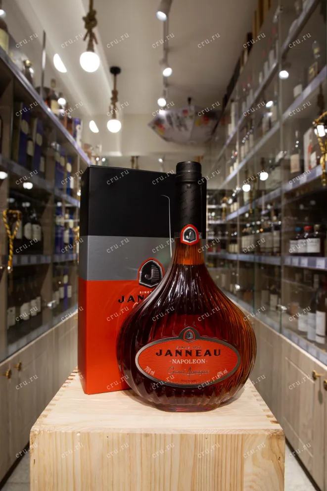 В магазине Крю Профи Janneau Napoleon 0.7 л