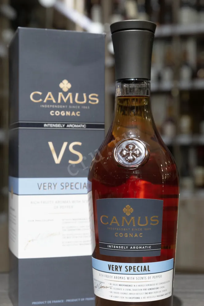 В магазине Крю Профи Camus VS Intensely Aromatic in gift box 0.7 л