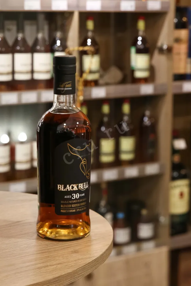В магазине Крю Профи Black Bull Blended 30 years old with gift box 0.7 л