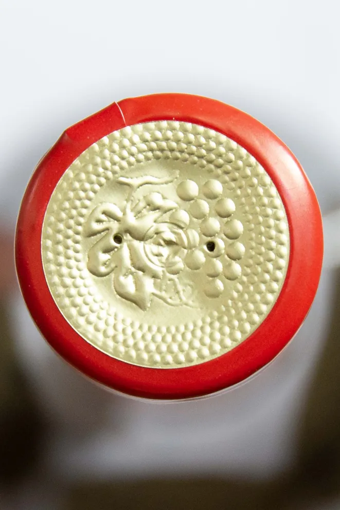 Пробка Kvareli Cellar Saperavi Qvevri in gift box 2019 0.75 л