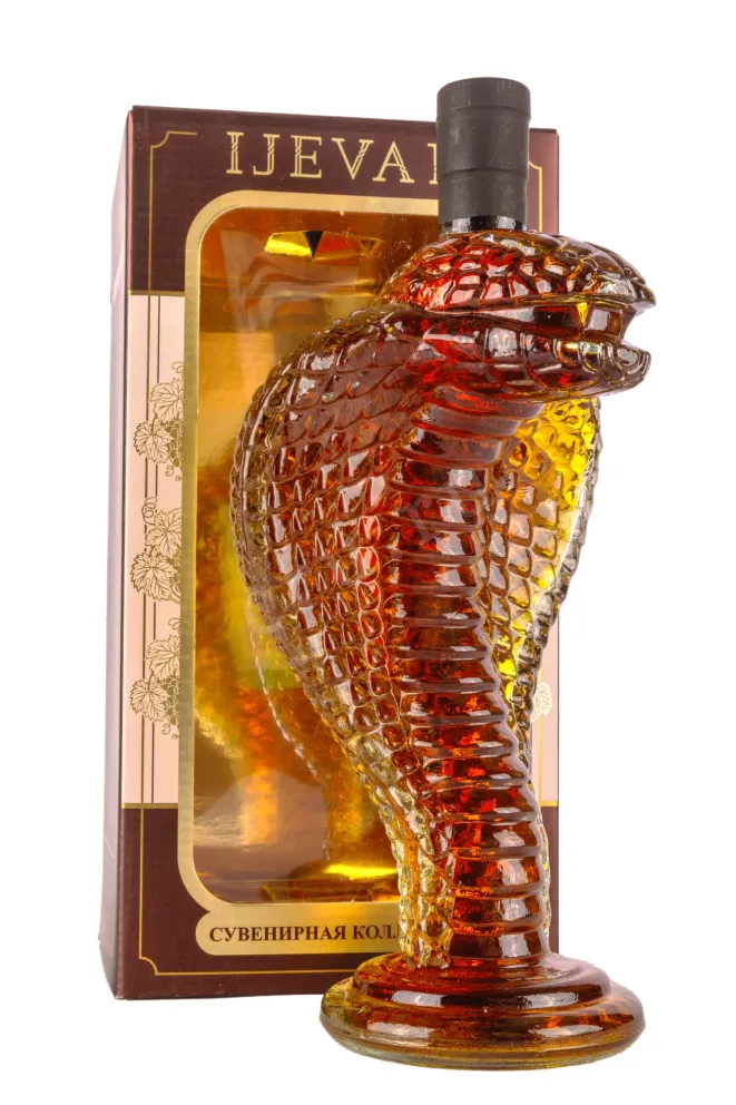 Коньяк Иджеван 5 лет (кобра) в подарочной упаковке  0.5 л