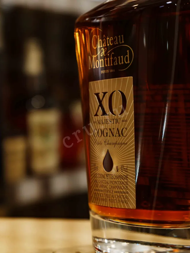 В магазине Крю Профи Chateau Montifaud Petit Champagne XO Majestic gift box 0.7 л