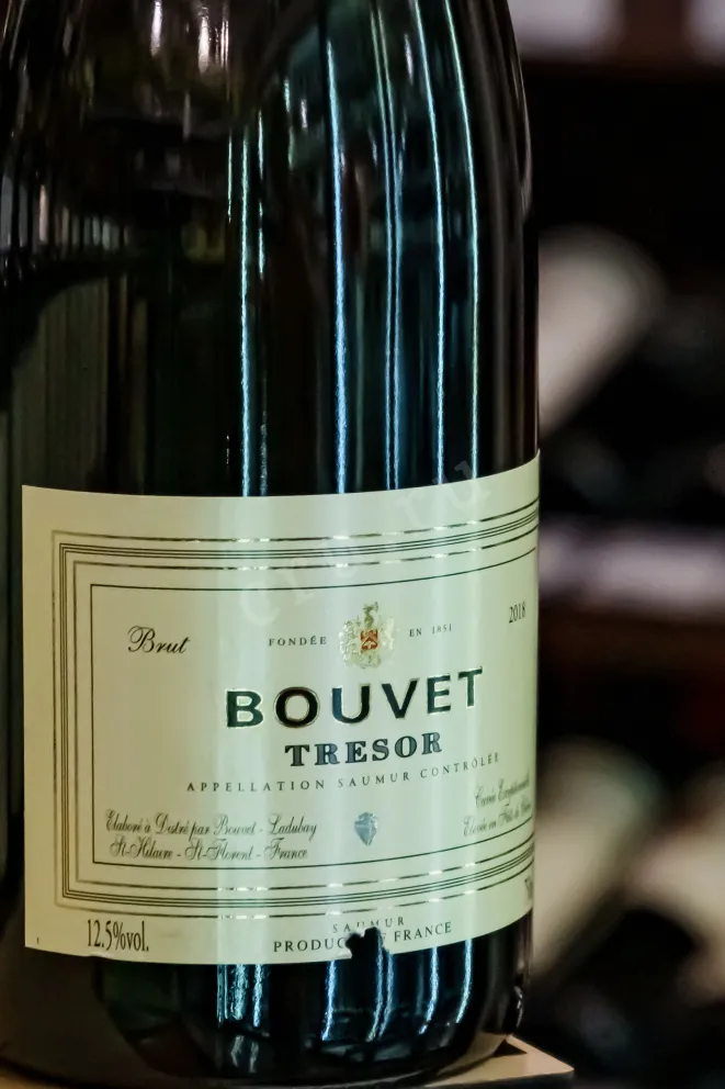 В магазине Крю Профи Bouvet Ladubay Tresor Saumur Brut gift box 2018 0.75 л