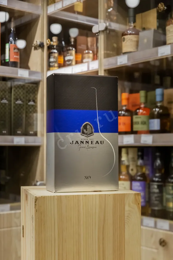 В магазине Крю Профи Janneau XO 0.7 л