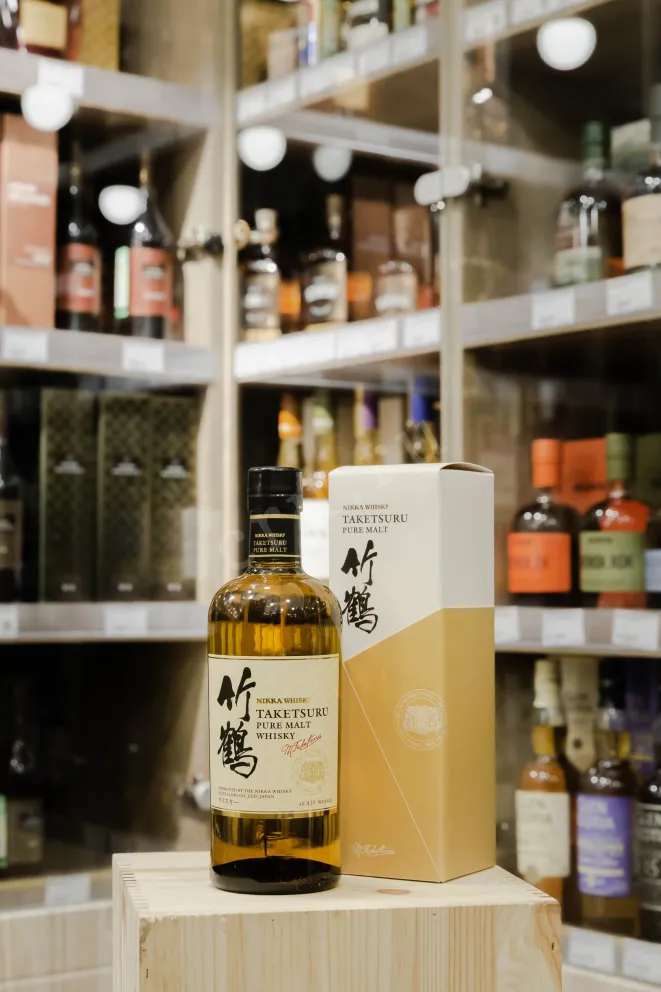 В магазине Крю Профи Nikka Taketsuru Pure Malt gift box 0.7 л