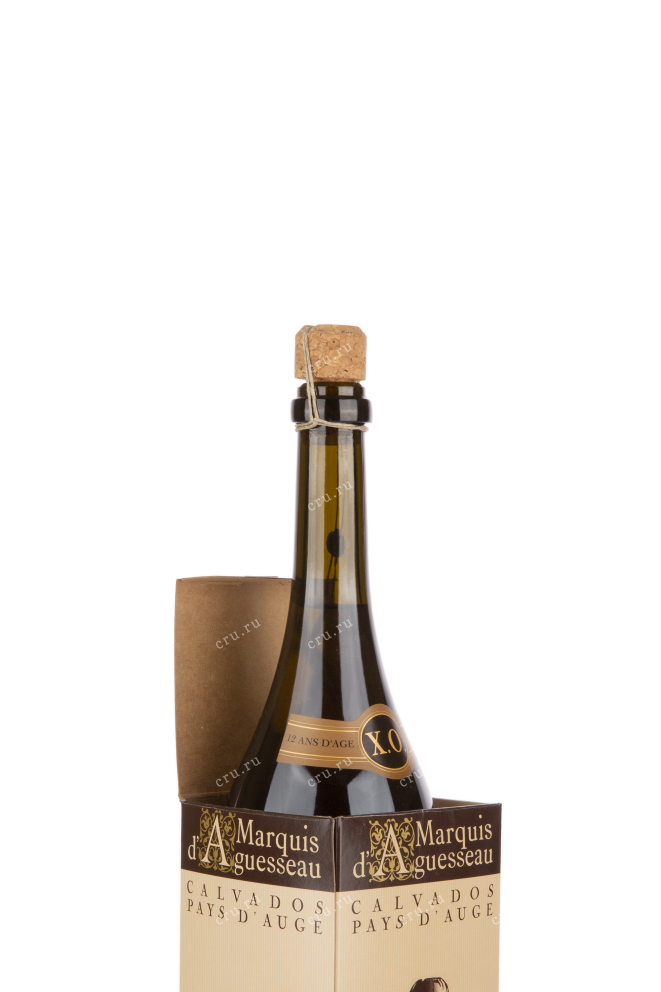 Бутылка кальвадоса Маркиз д`Агессо 12 лет 0.7 в подарочной коробке