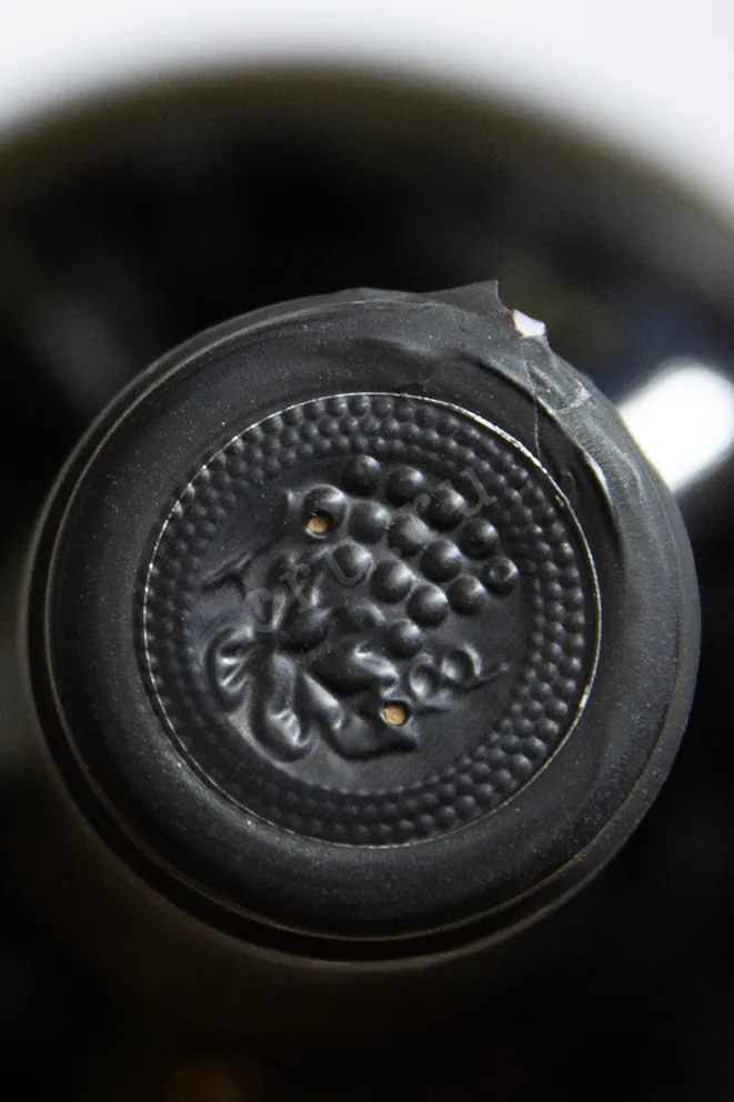 Пробка GRW Kindzmarauli Red Semi-Sweet 2023 0.75 л