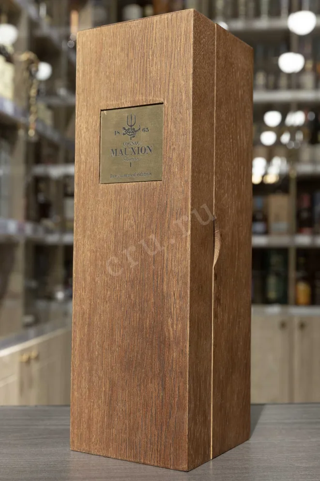 В магазине Крю Профи Mauxion Selection Fins Bois in wooden box 1989 0.7 л