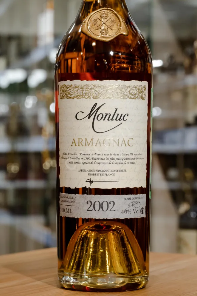 В магазине Крю Профи Monluc 2002 0.7 л