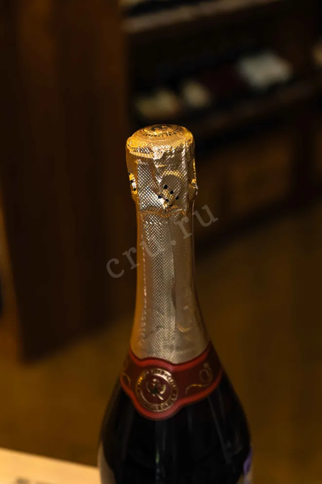 Пробка Armenia Sparkling Brut 2024 0.75 л