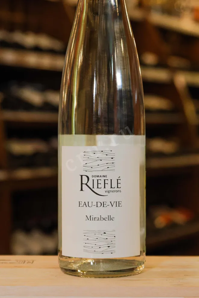 В магазине Крю Профи Domaine Riefle Eau-de-Vie Mirabelle 0.7 л