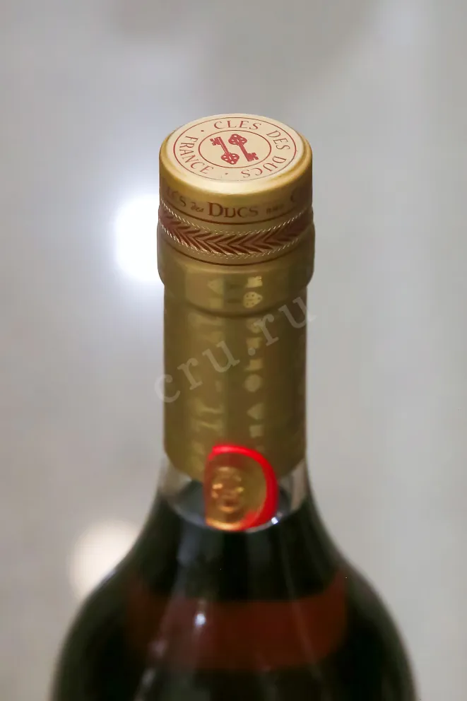 Пробка Cles des Ducs in gift box 1976 0.7 л