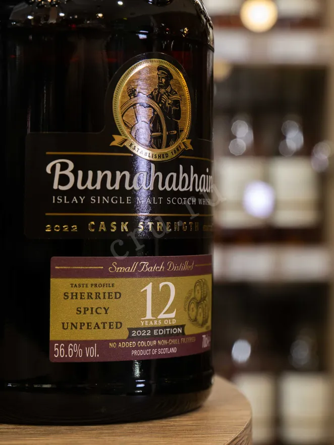 Виски Bunnahabhain 12 Years Old Cask Strength in tube  0.7 л