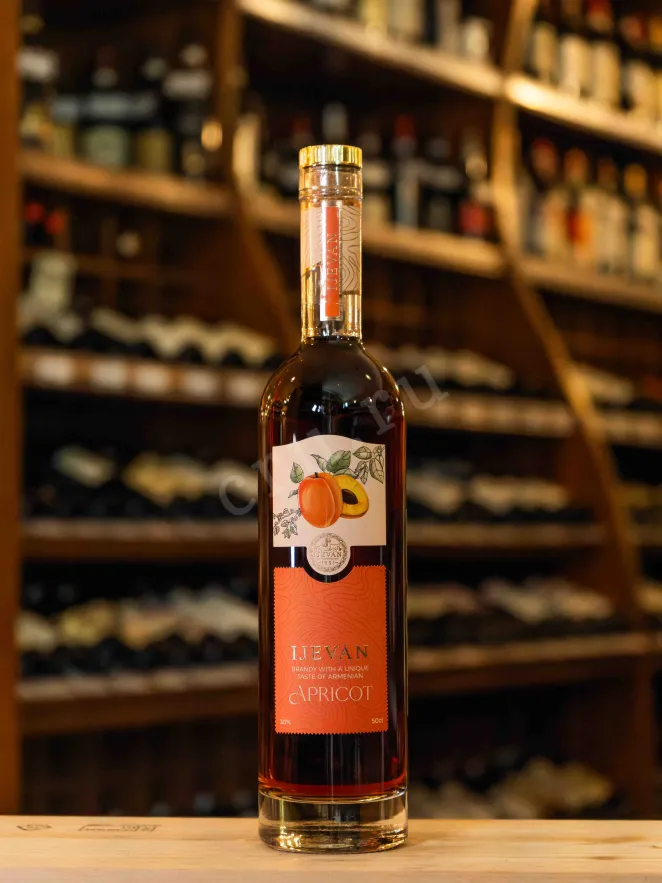 В магазине Крю Профи Ijevan Apricot 7 years in gift box 0.5 л