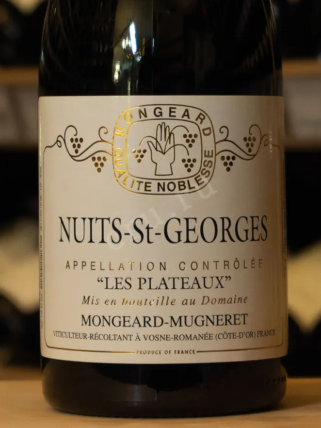 Вино Domaine Mongeard Mugneret Nuits Saint Georges Les Plateaux 2017 0.75 л