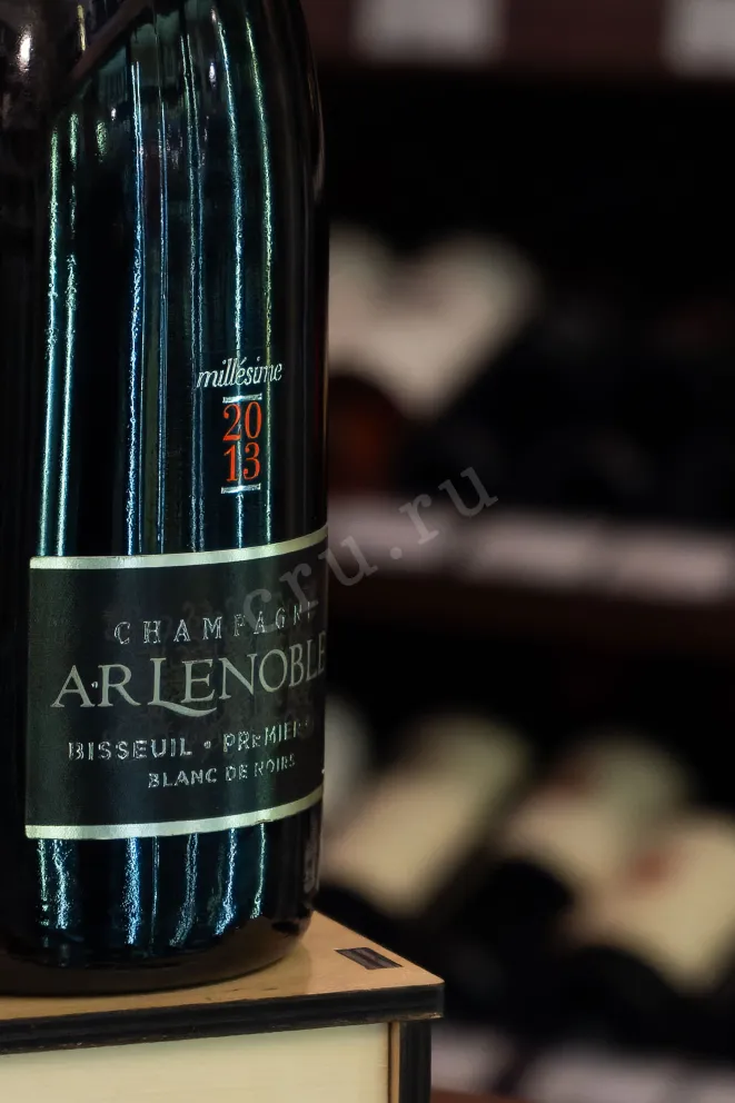В магазине Крю Профи AR Lenoble Blanc de Noirs Bisseuil Premier Cru Brut Millesime gift box 2013 0.75 л