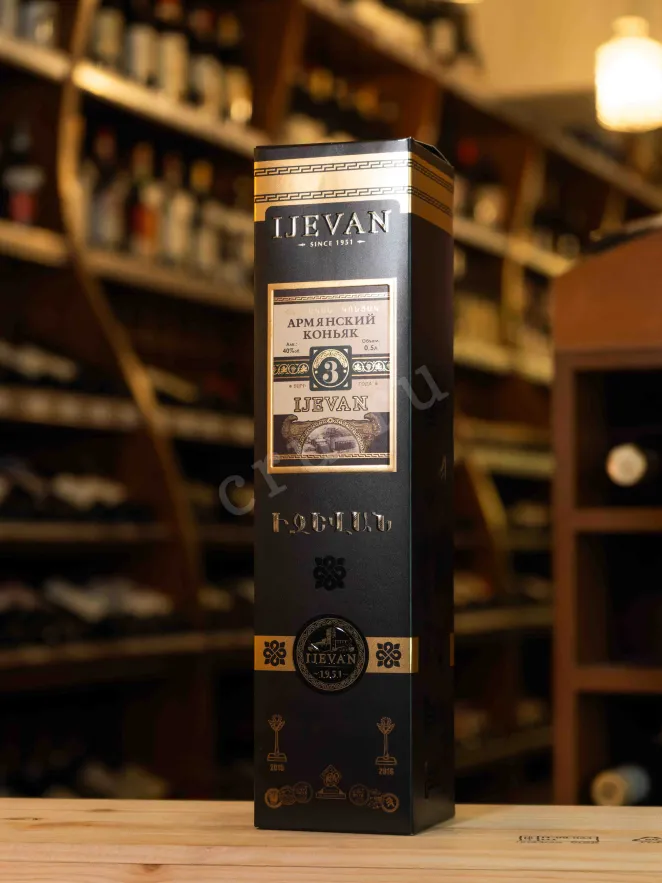 В магазине Крю Профи Ijevan 3 years in gift box 0.5 л