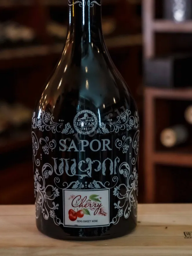 В магазине Крю Профи Ijevan Sapor Red Semi Sweet 0.75 л