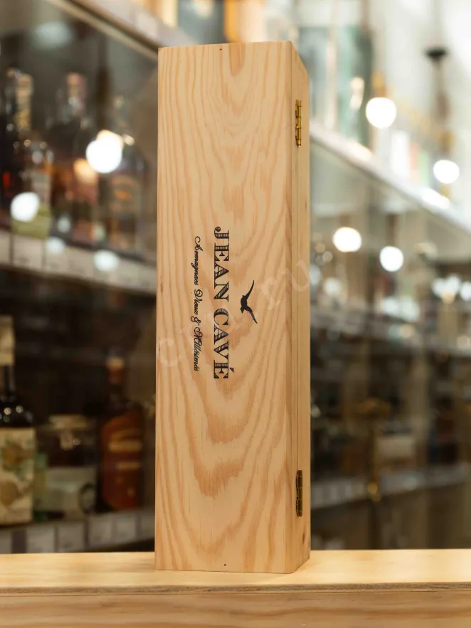 В магазине Крю Профи Jean Cave Vieil in gift box 1972 0.7 л