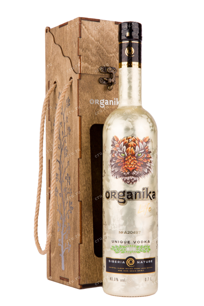 Бутылка водки Organika Life Bio wood box 0.7 с подарочной упаковкой