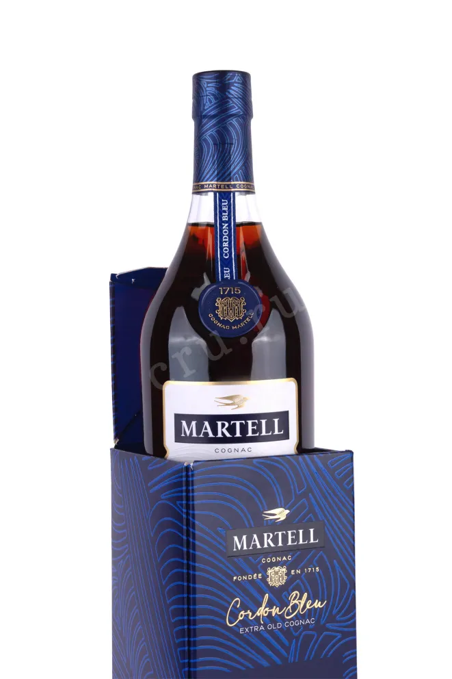 В подарочной коробке Martell Cordon Bleu with gift box 0.7 л