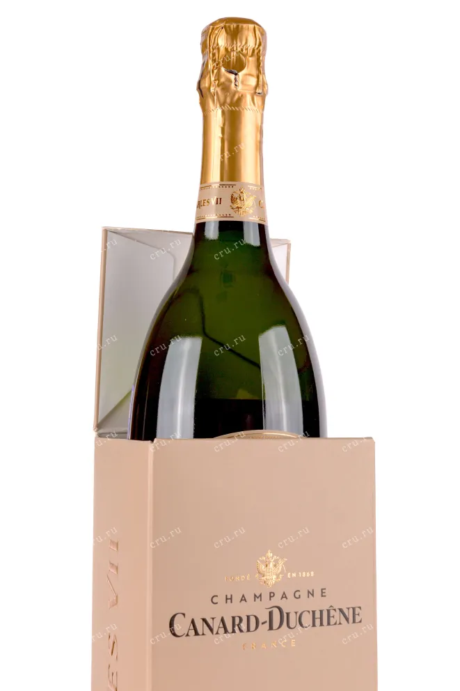 В подарочной коробке Canard-Duchene Charles VII Blanc de Noir gift box 0.75 л