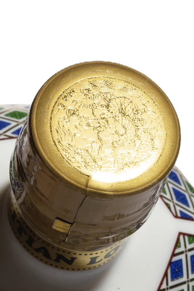 Пробка Feitian Loong Jiu in gift box 0.5 л