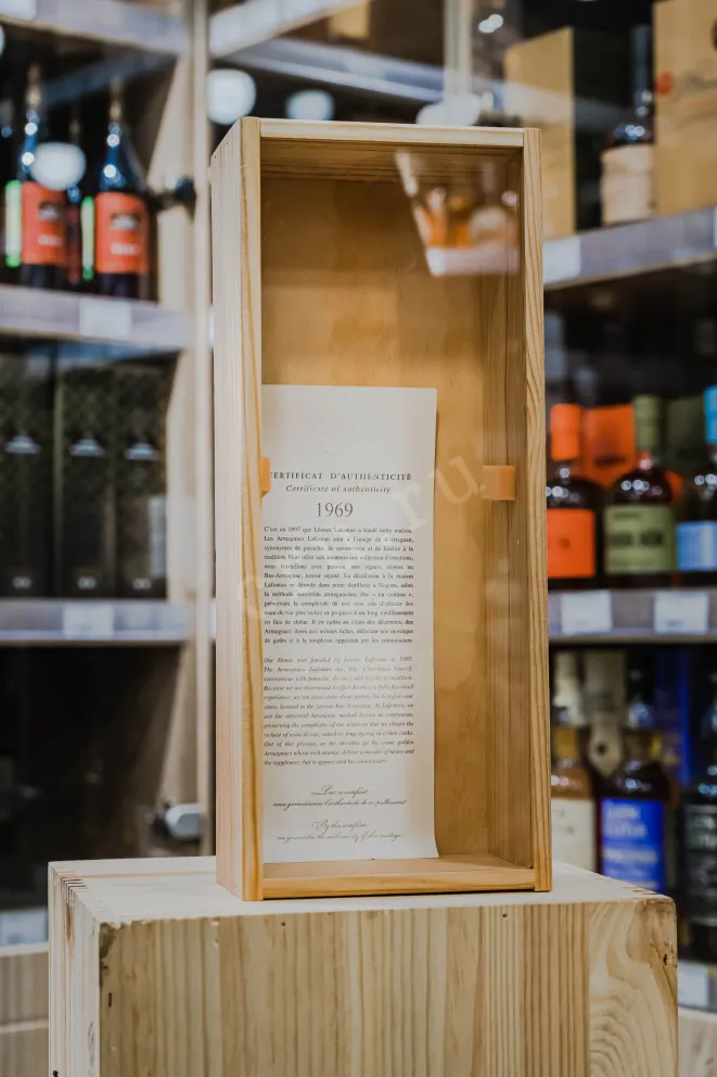 В магазине Крю Профи Lafontan 1969 0.7 л