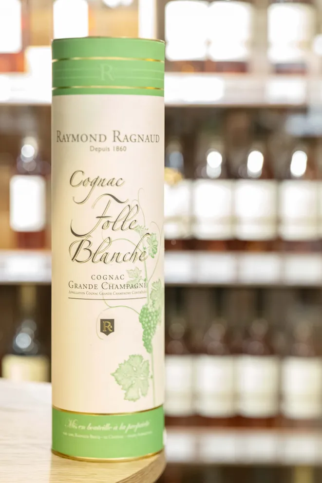 В магазине Крю Профи Raymond Ragnaud Grande Champagne Folle Blanche Millesime in tube 2005 0.7 л