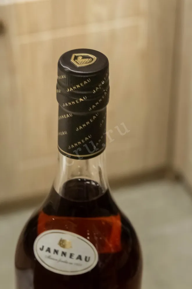 Пробка Janneau 1983 0.7 л