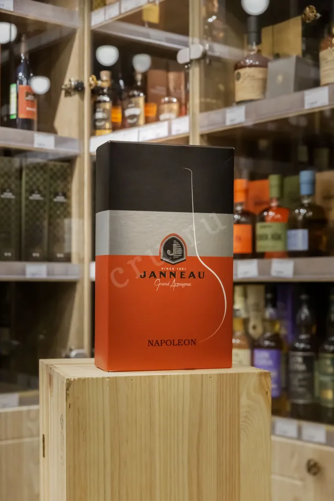 В магазине Крю Профи Janneau Napoleon 0.7 л