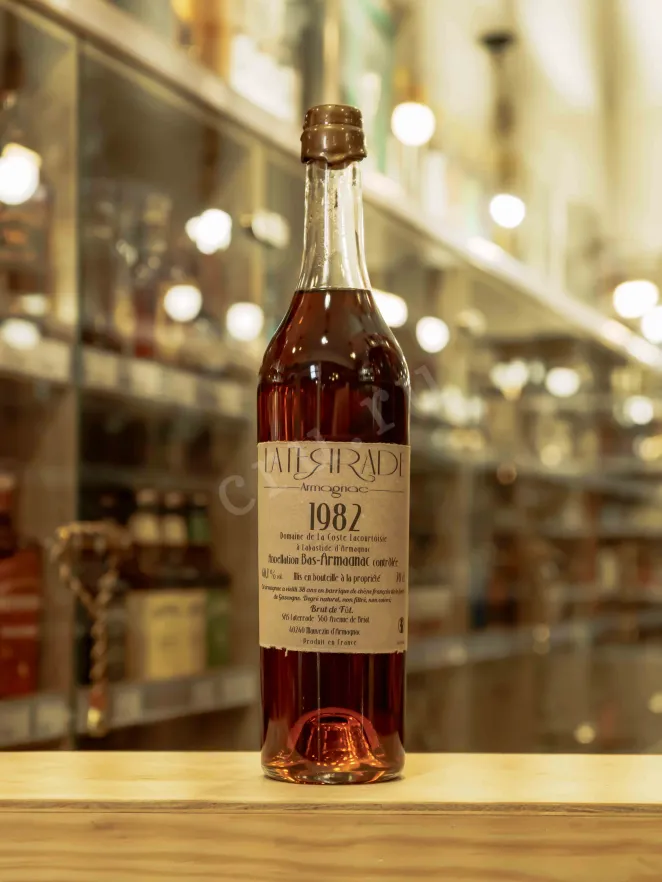В магазине Крю Профи Laterrade Domaine de La Coste Lacourtoisie Bas-Armagnac in wooden box 1982 0.7 л