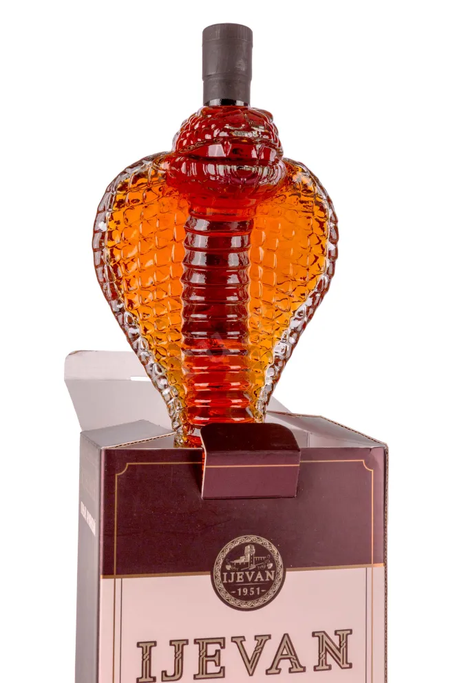 В подарочной коробке Ijevan 5 years (kobra) in gift box  0.5 л
