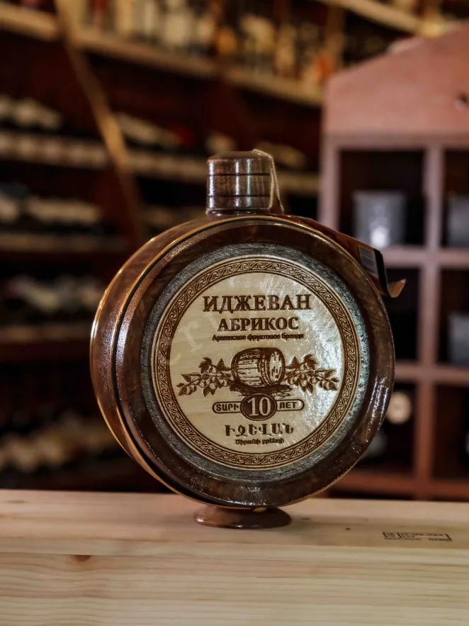 В магазине Крю Профи Ijevan Apricot 10 years in wooden barrel 0.7 л