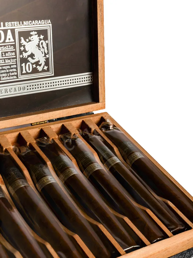Коробка с сигарами Drew Estsate Liga Privada Selection de Mercado Toro *10 0 л