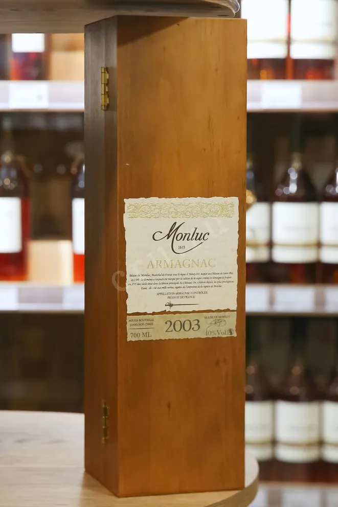 В магазине Крю Профи Monluc in wooden box 2003 0.7 л