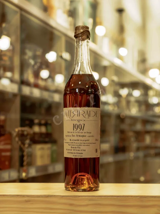 В магазине Крю Профи Laterrade Chateau de La Beroje Bas Armagnac in wooden box 1997 0.7 л