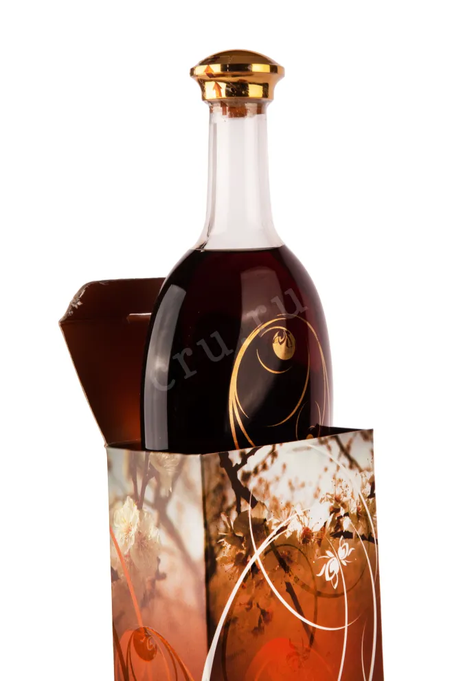 Водка Арцах Абрикосовый 0.75 в подарочной коробке